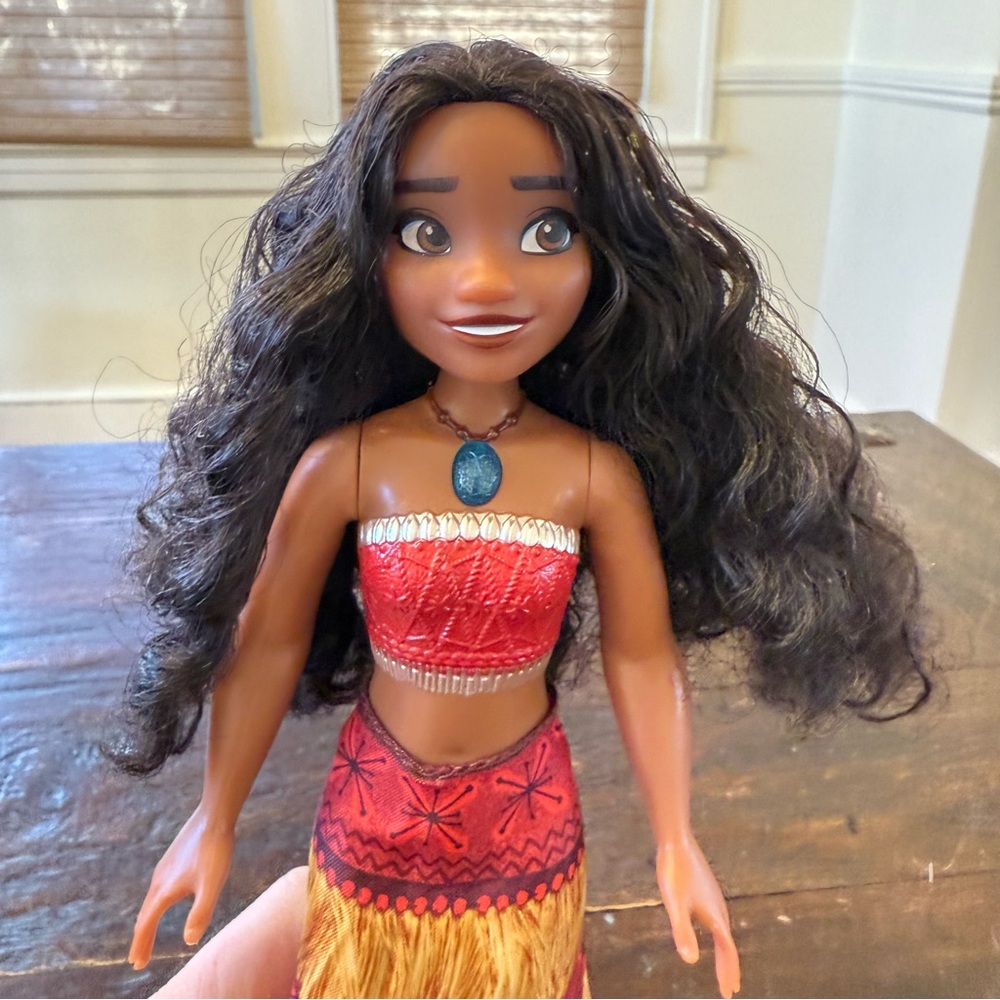 Disney Singing Original Moana Fashion Doll - Picture 7 of 10